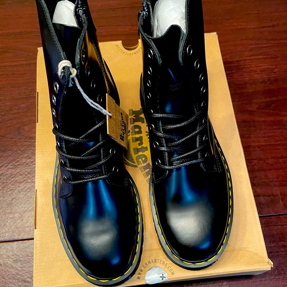 Brand New Men’s sz 9 black polished Dr. Martens.